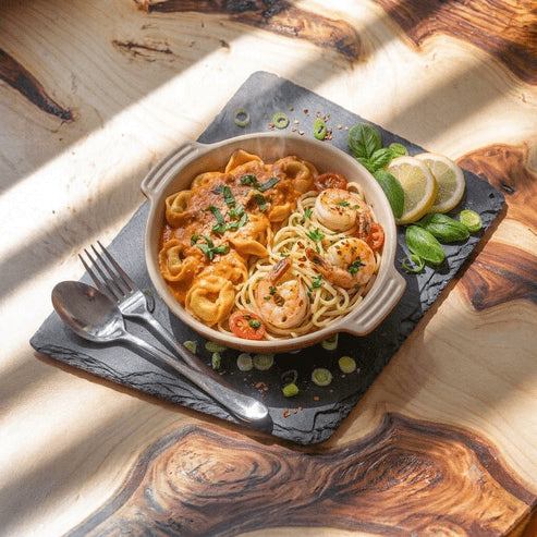 Duo de pâtes tortellini rosées, linguini crevettes
