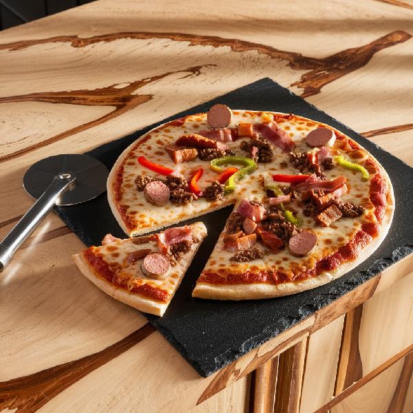 Pizza 9" - Garnie, steak haché, saucisse & bacon 600 g