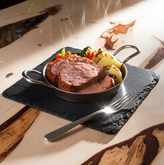 Pain de viande sauce rouge, patates roties et légumes 400 g