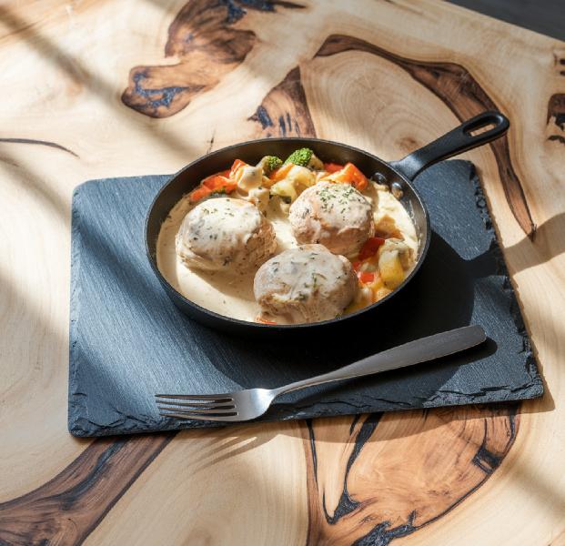 Tournedos de poulet créme pesto, nouilles aux oeufs et légumes 400 g
